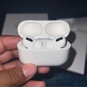 Apple airpods pro 1st generation